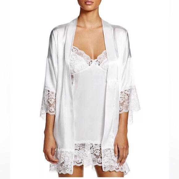 In Bloom by Jonquil
The Bride Wrap Robe - Picture 1 of 7